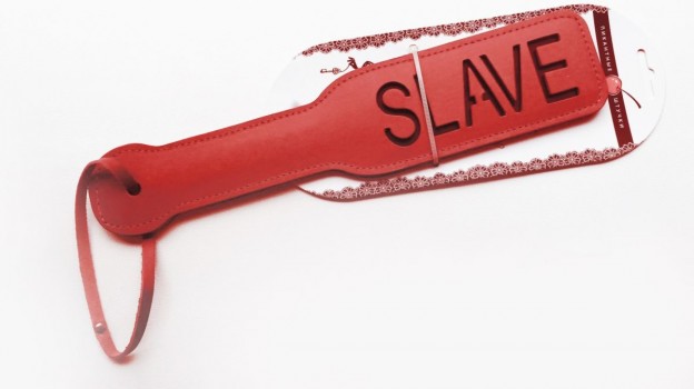 Красная шлёпалка Slave - 31,5 см.