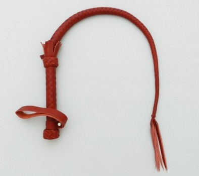 Красная кожаная плетка с рукояткой - 90 см.